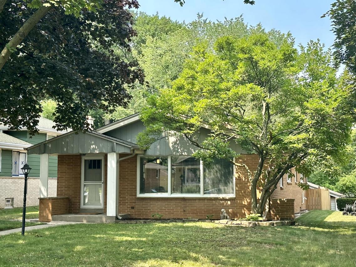4163 N 96th St., Wauwatosa, WI 53222