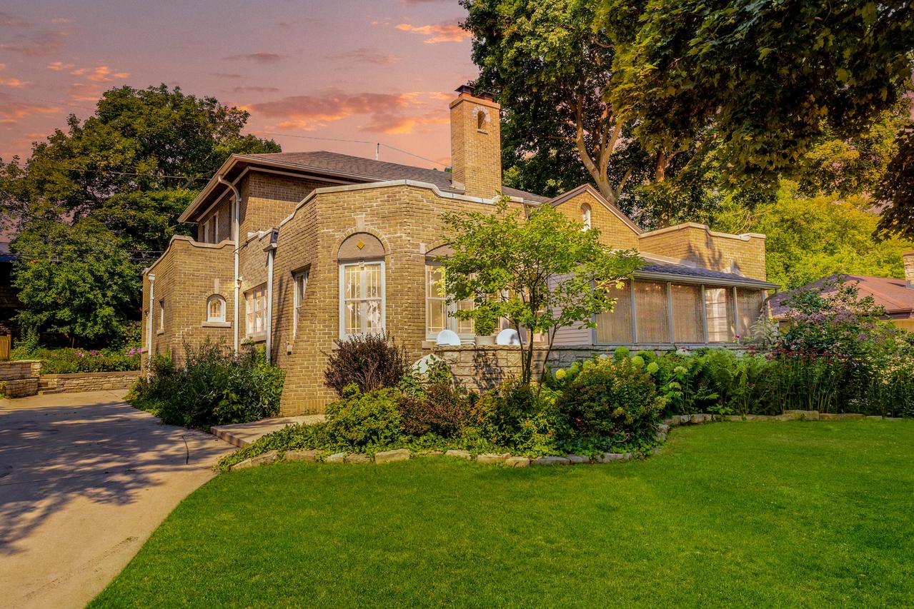 1723 Alta Vista, Wauwatosa, WI 53213