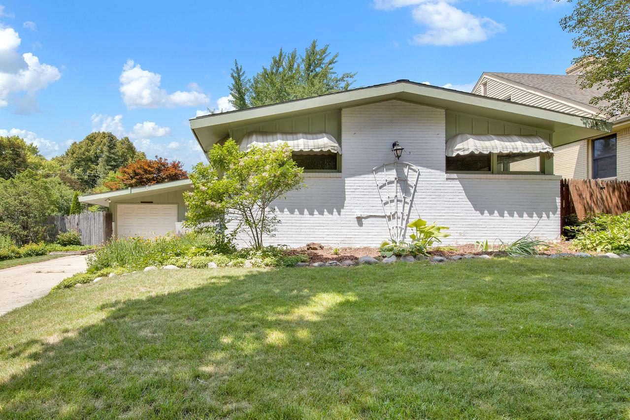 10520 W Woodward Ave, Wauwatosa, WI 53222