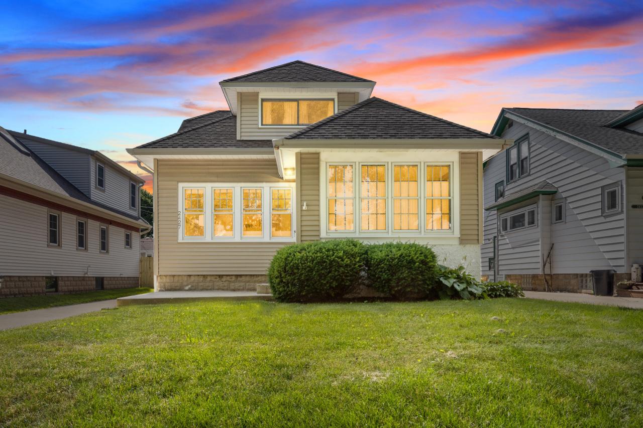 2427 N 68th St, Wauwatosa, WI 53213