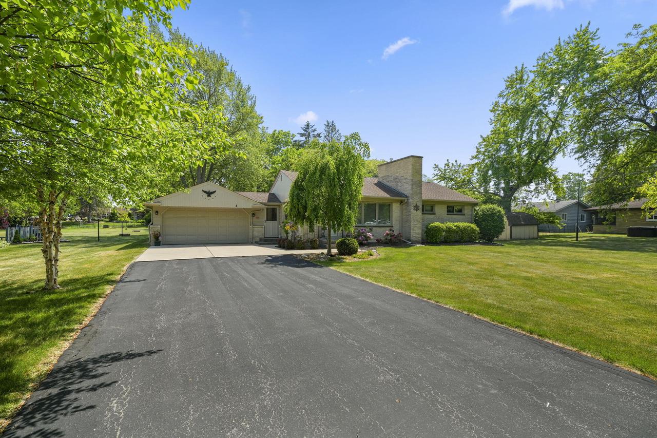 5405 Twin Elms Dr, Caledonia, WI 53406