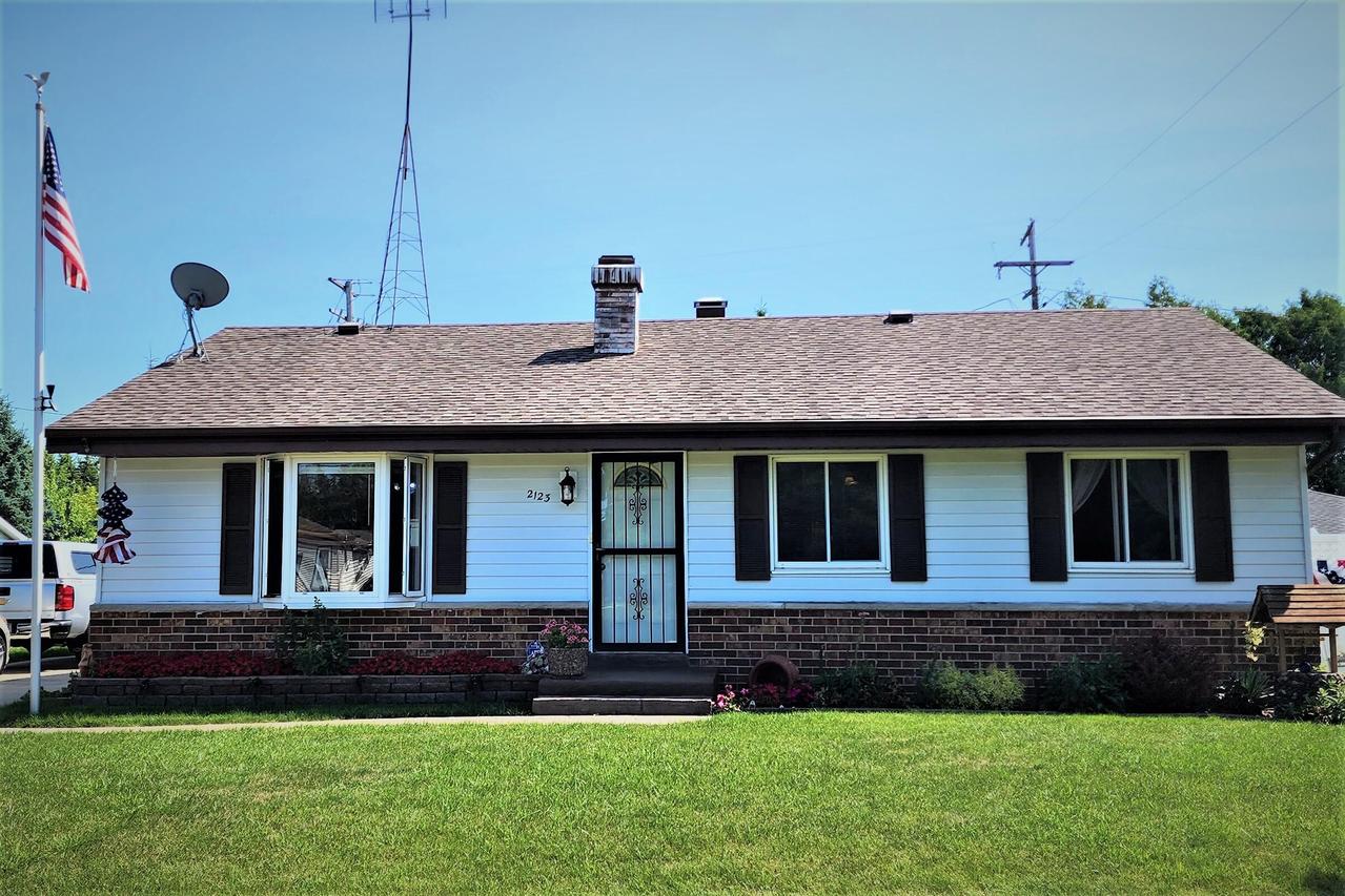 2123 Broadleaf Dr, Caledonia, WI 53402