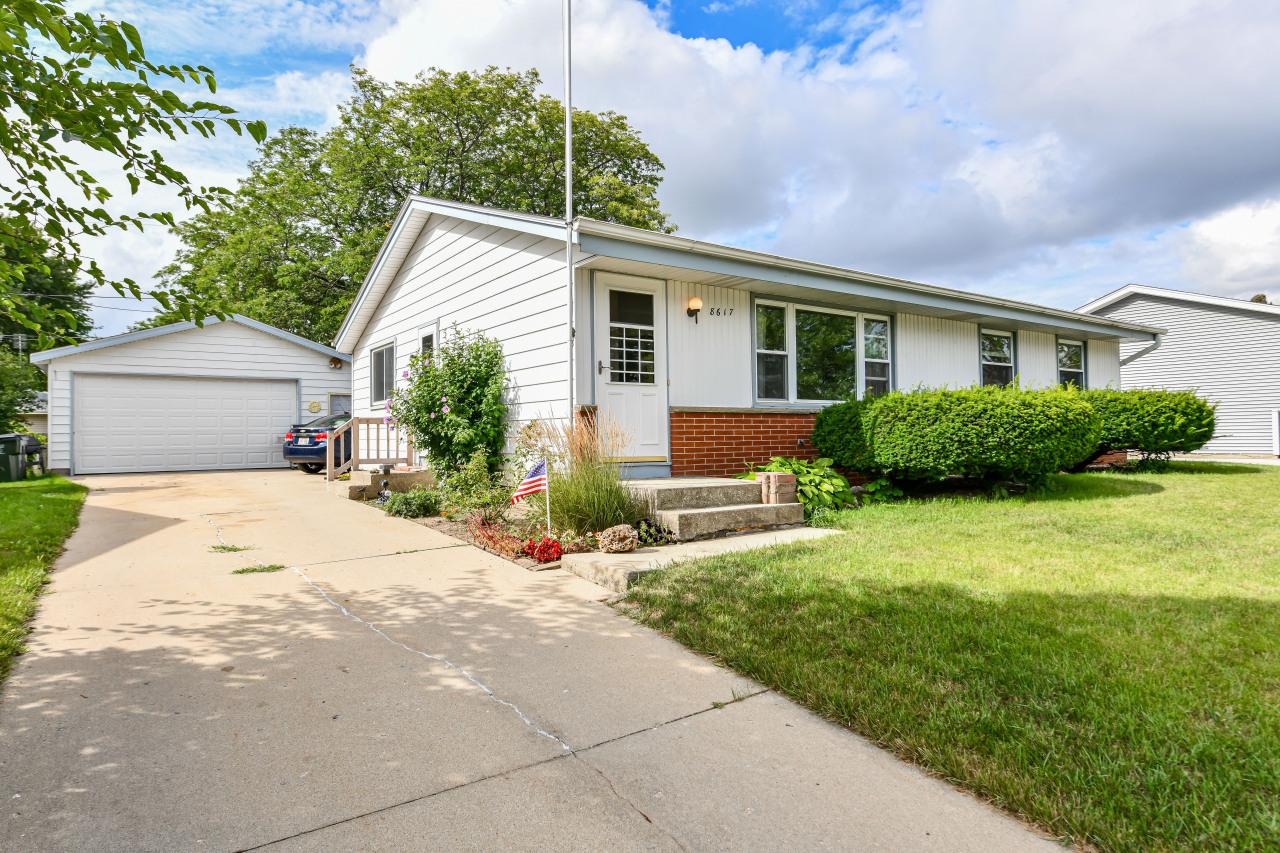 8617 Westbrook Dr, Sturtevant, WI 53177