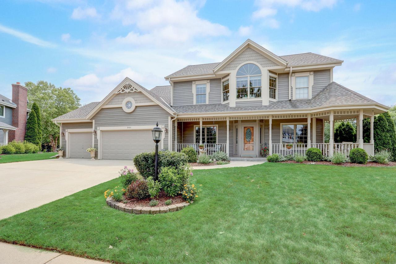 2521 Fox River, Waukesha, WI 53189