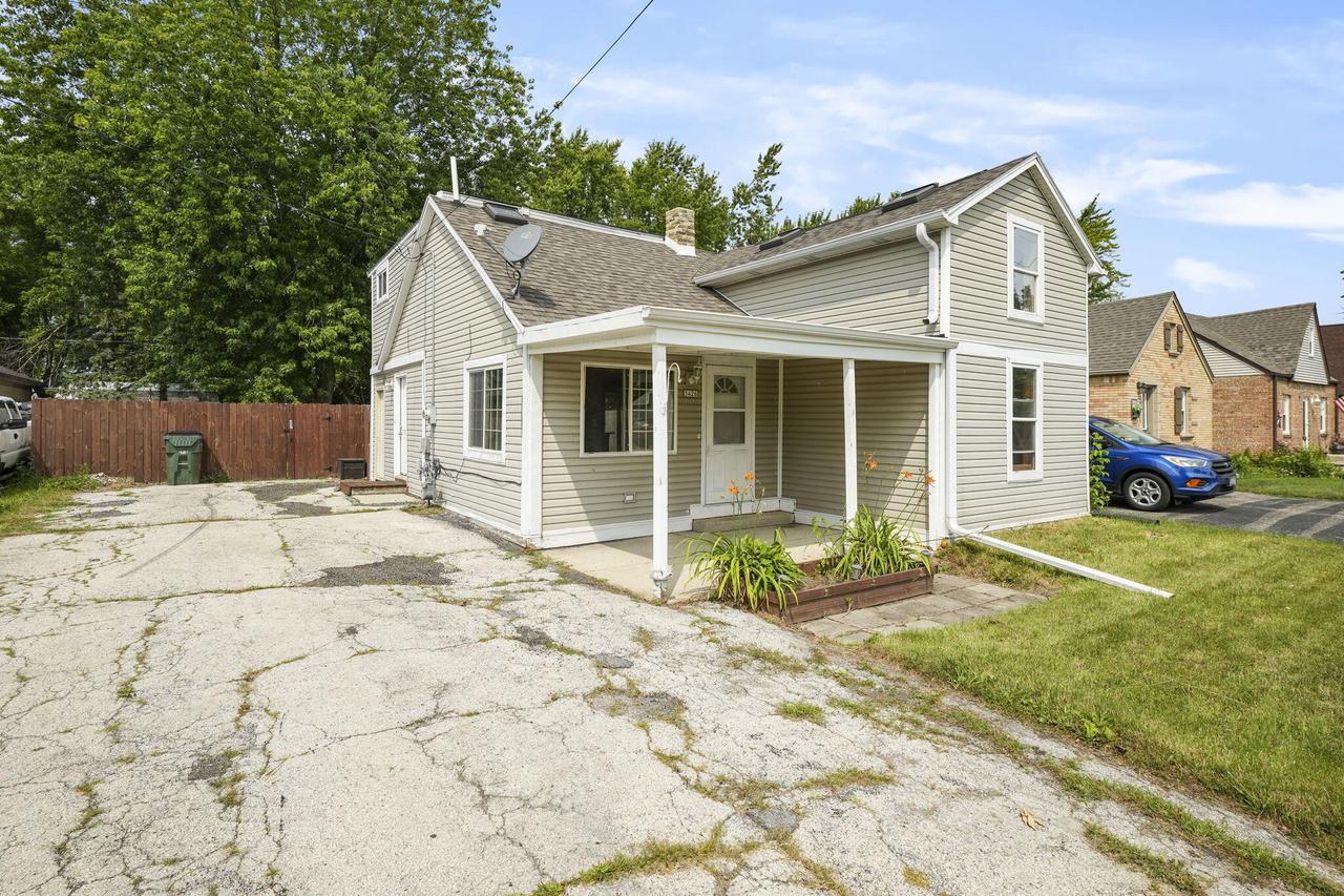 3426 Morris St., Caledonia, WI 53126
