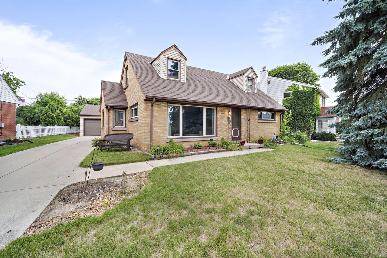 10701 W Michigan St, Wauwatosa, WI 53226