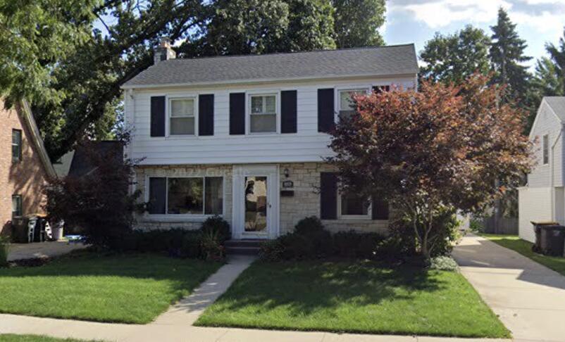 8819 Stickney Ave, Wauwatosa, WI 53226