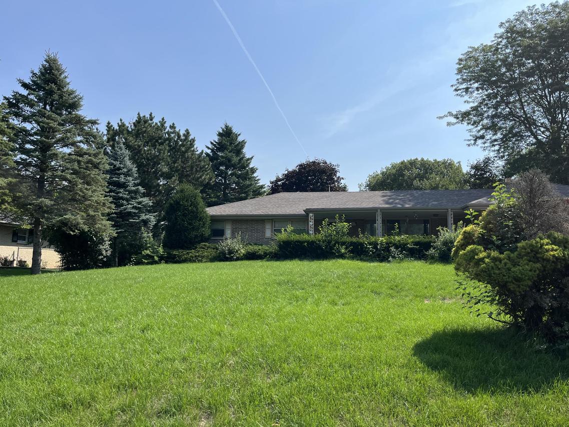 W250S3320 Hemit Ave, Waukesha, WI 53189
