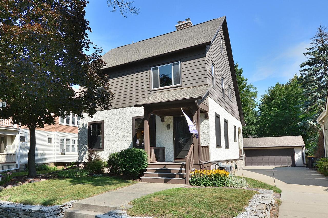 6922 W Wells St #22A, Wauwatosa, WI 53213
