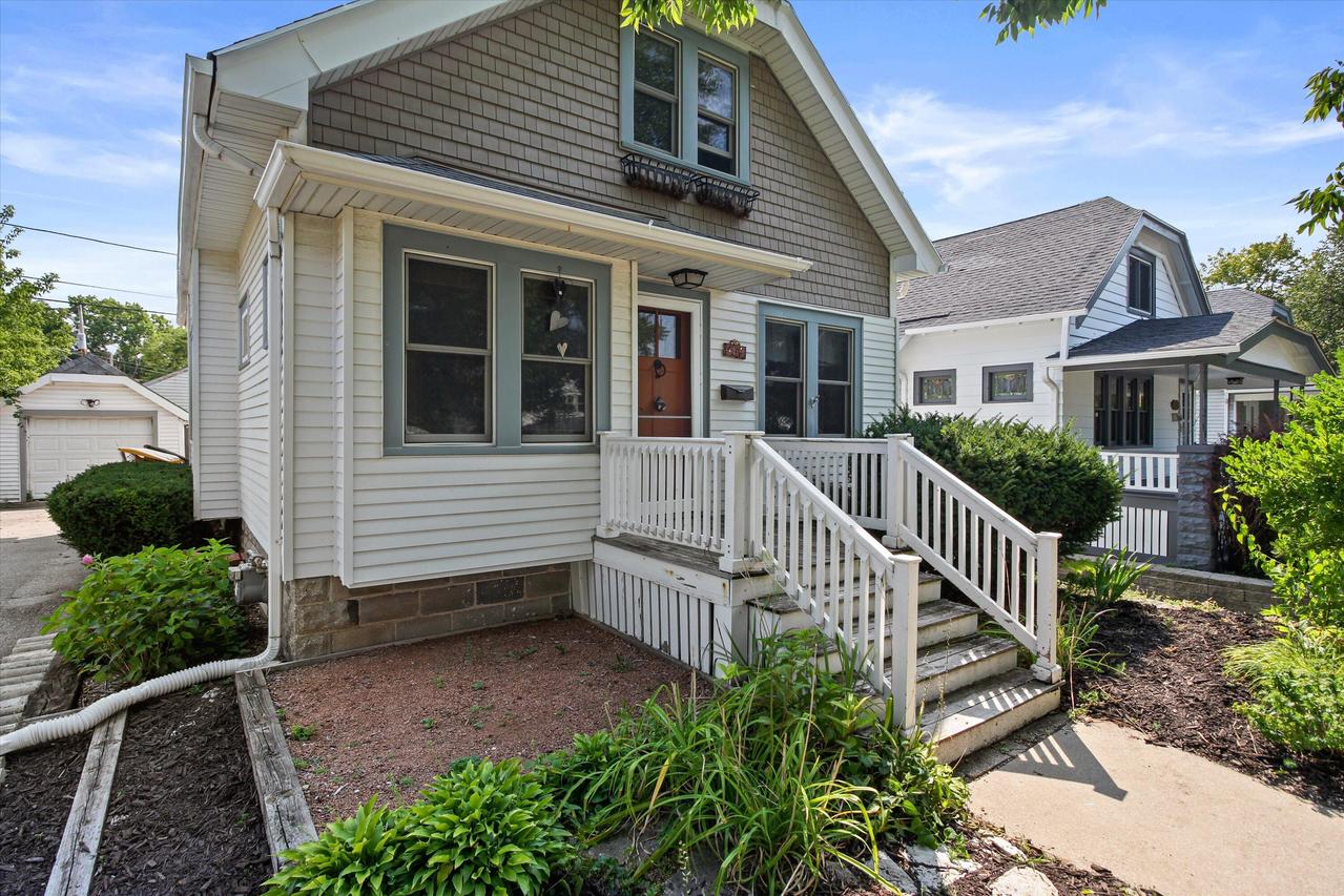 6419 Vista Ave, Wauwatosa, WI 53213