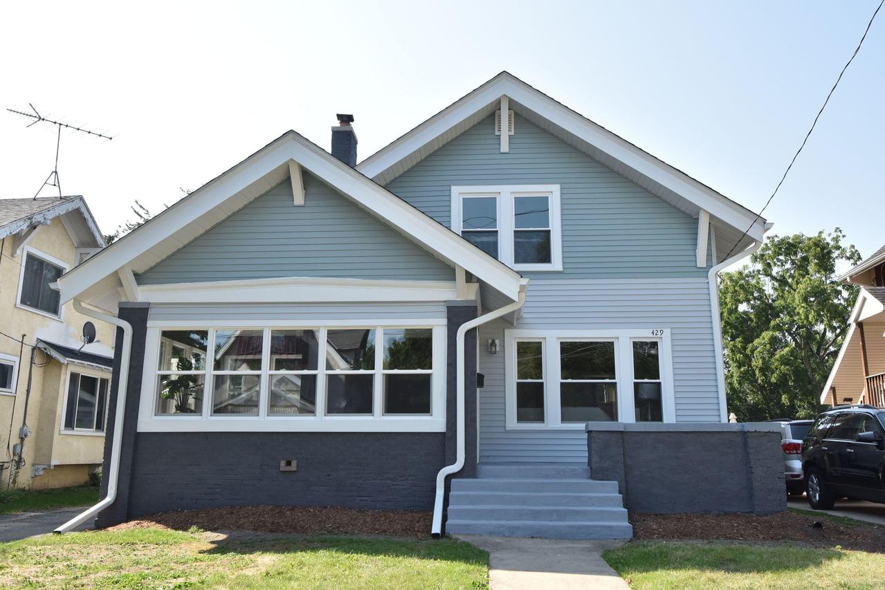 429 W College Ave, Waukesha, WI 53186