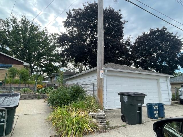 4115 N 96th St, Wauwatosa, WI 53222