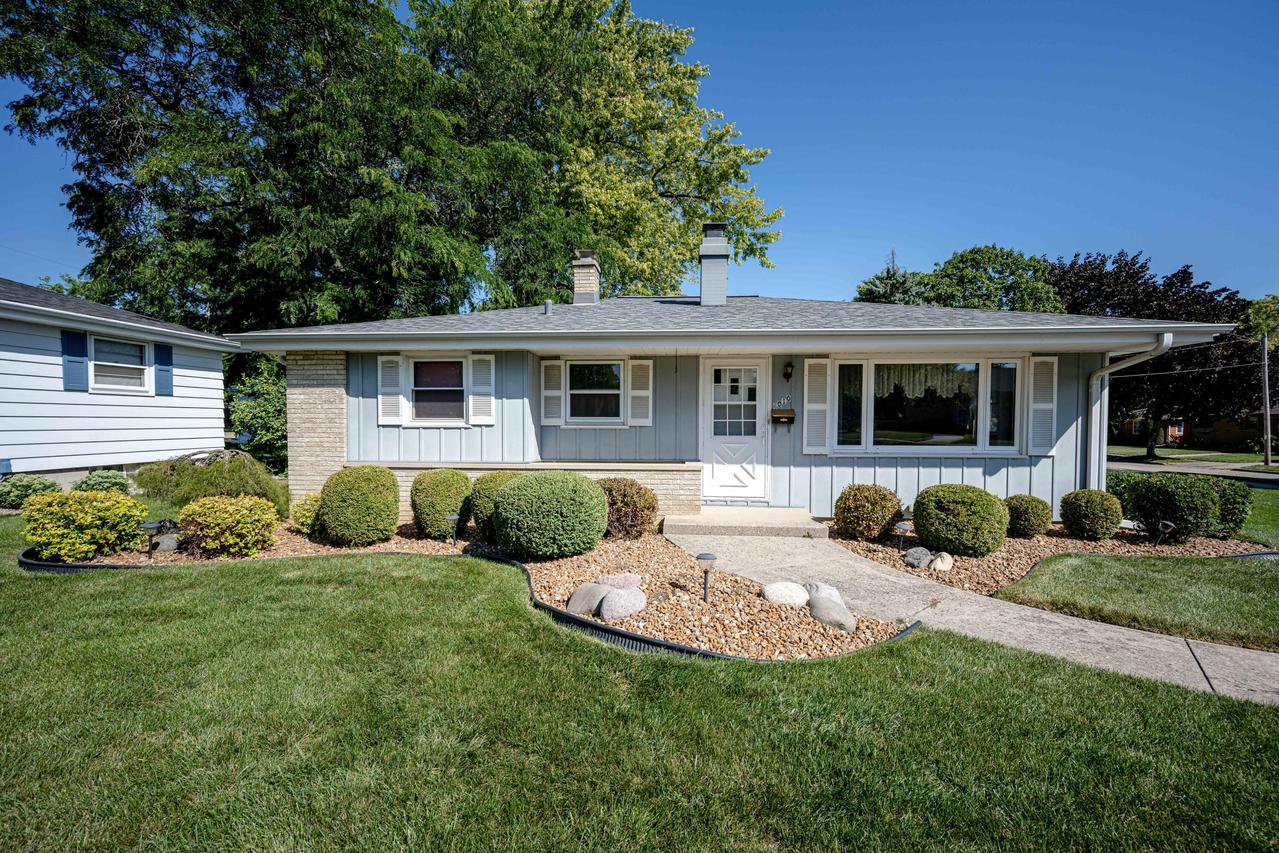 4010 Harding Rd, Kenosha, WI 53142