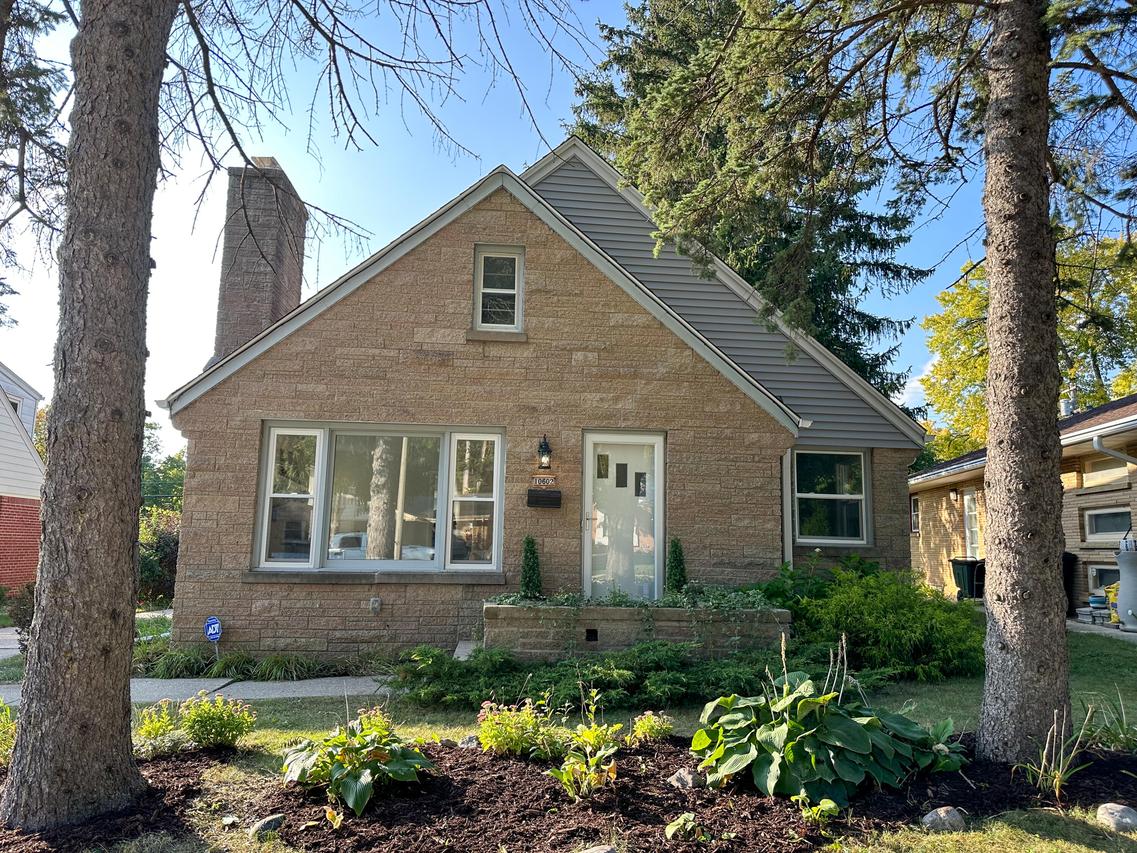 10602 Woodward Ave., Wauwatosa, WI 53222