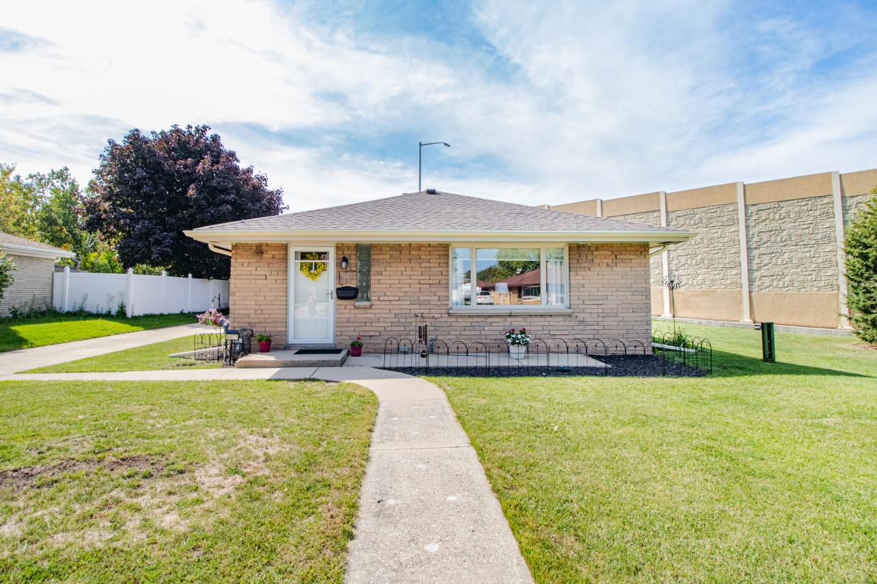 4401 S 15th St, Milwaukee, WI 53221