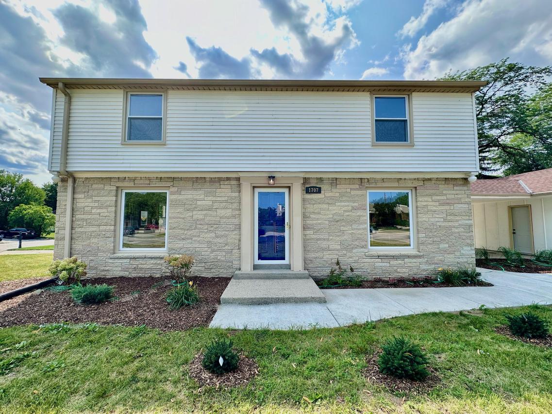 1707 N 116th St, Wauwatosa, WI 53226