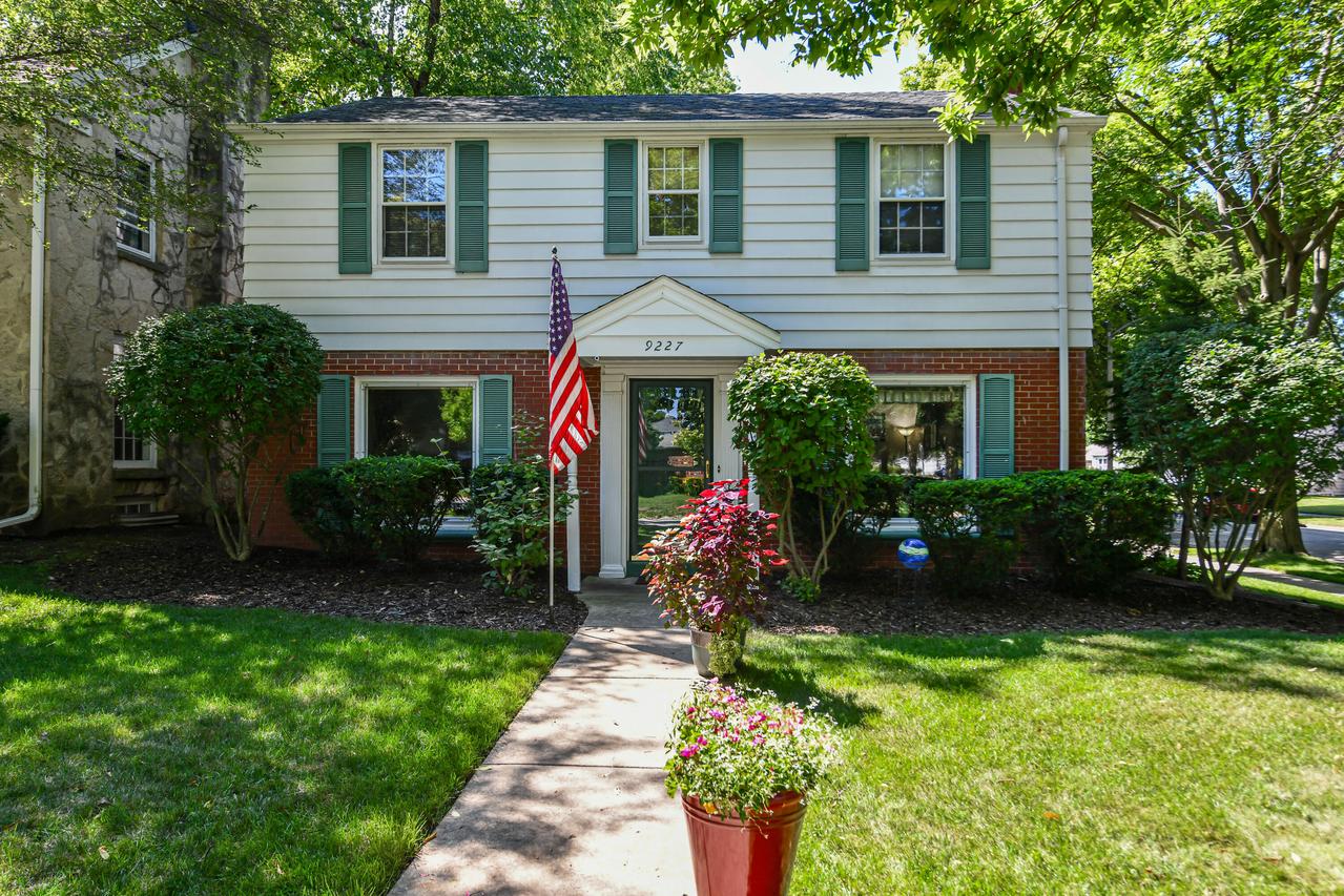 9227 Ridge Blvd, Wauwatosa, WI 53226