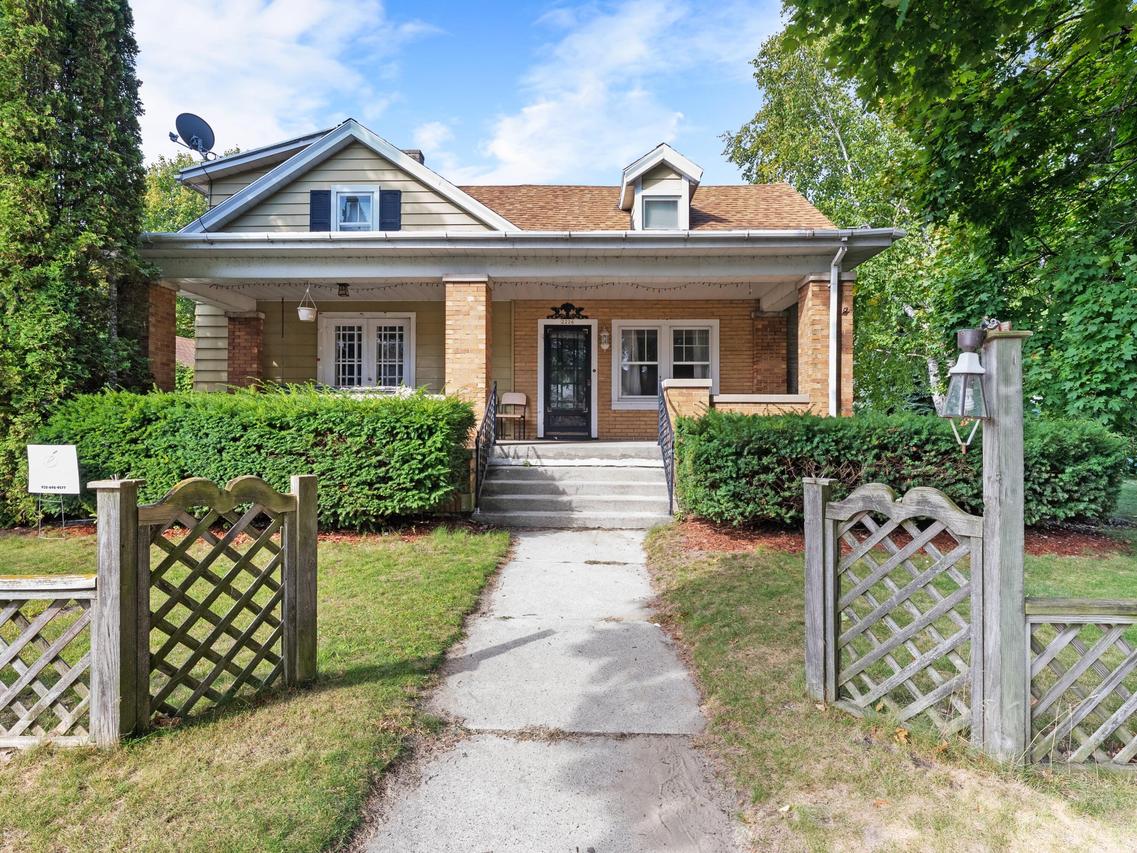 2226 N 8th St., Sheboygan, WI 53083