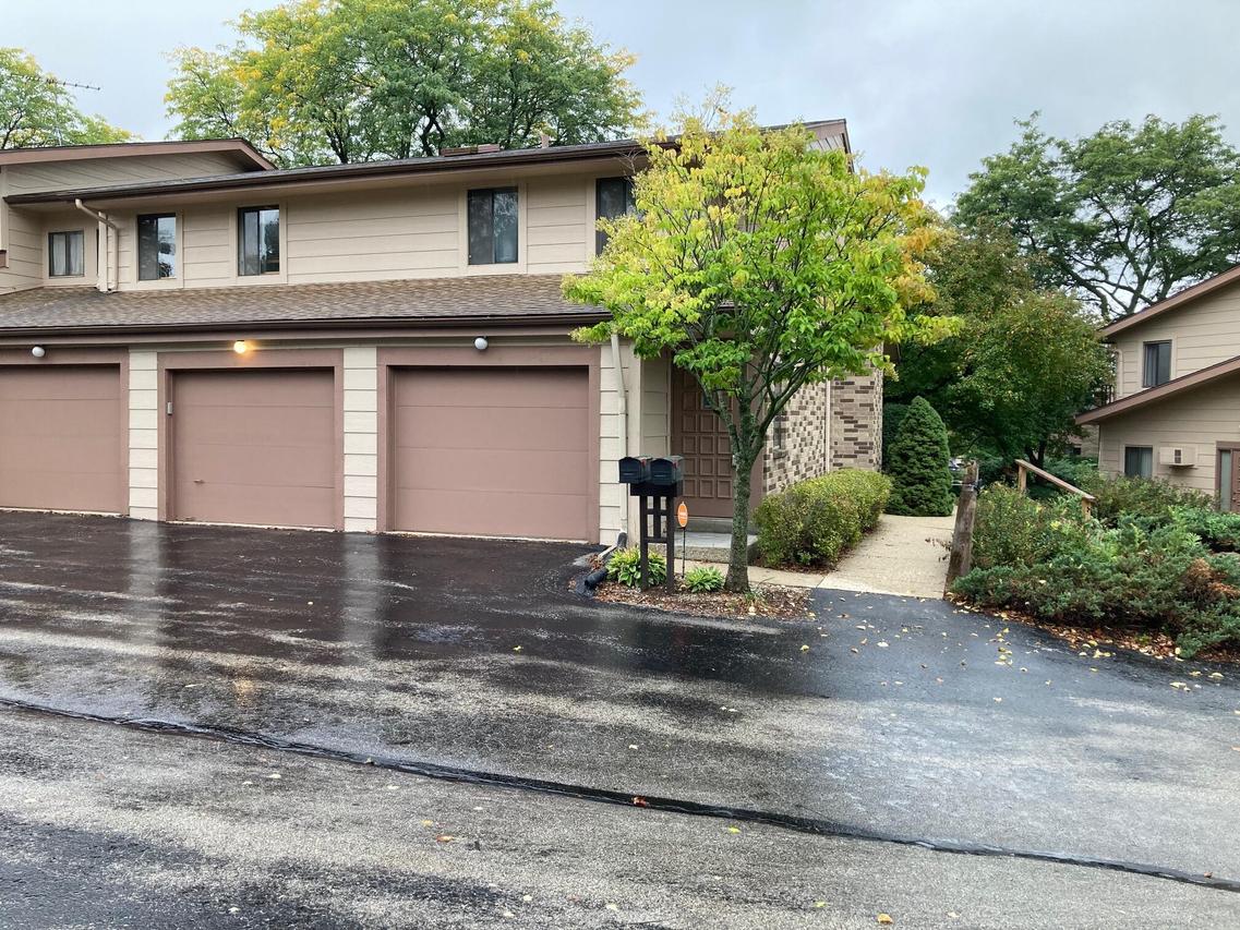 304 Sheffield Rd #6, Waukesha, WI 53186