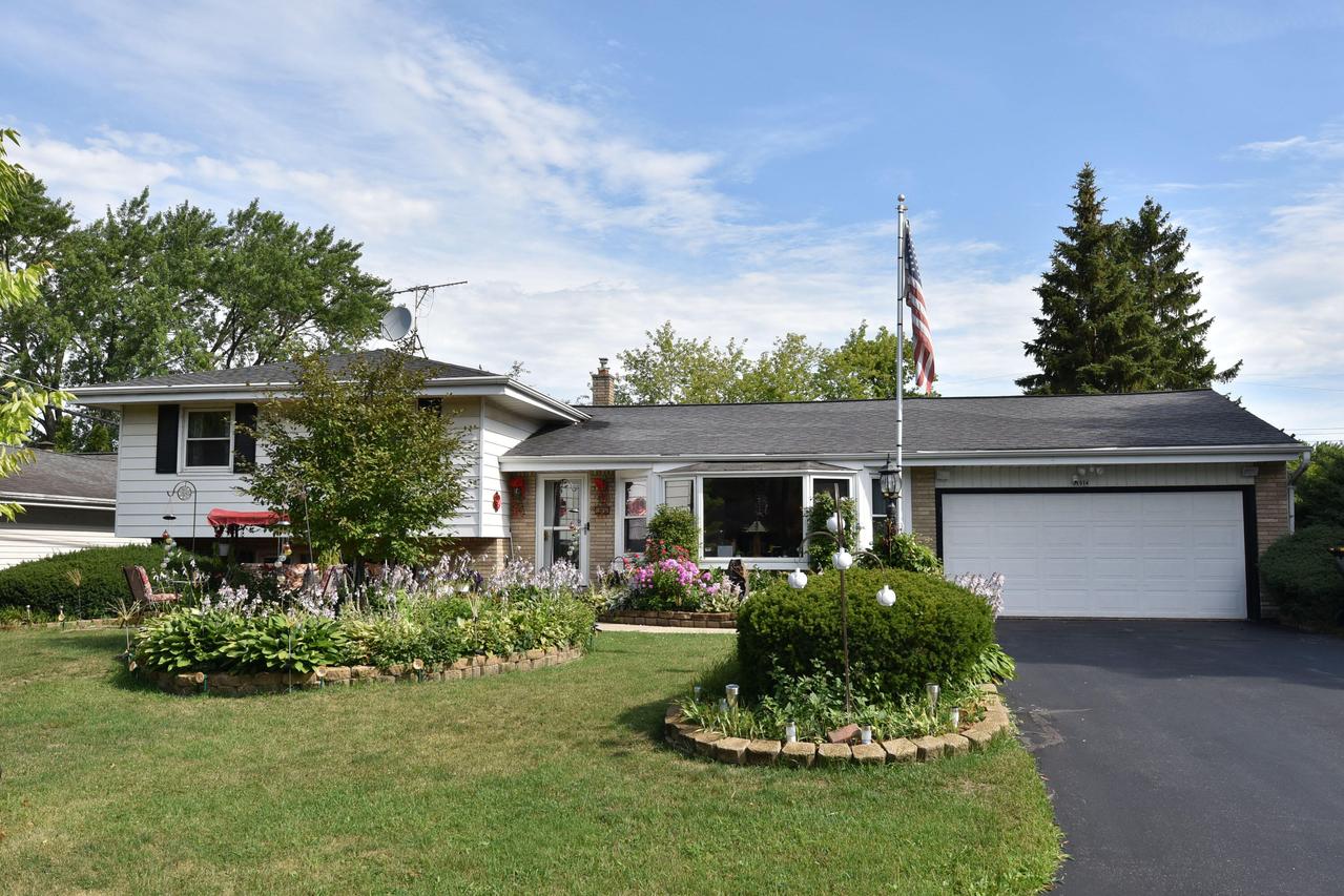 11014 W Derby Ave, Wauwatosa, WI 53225
