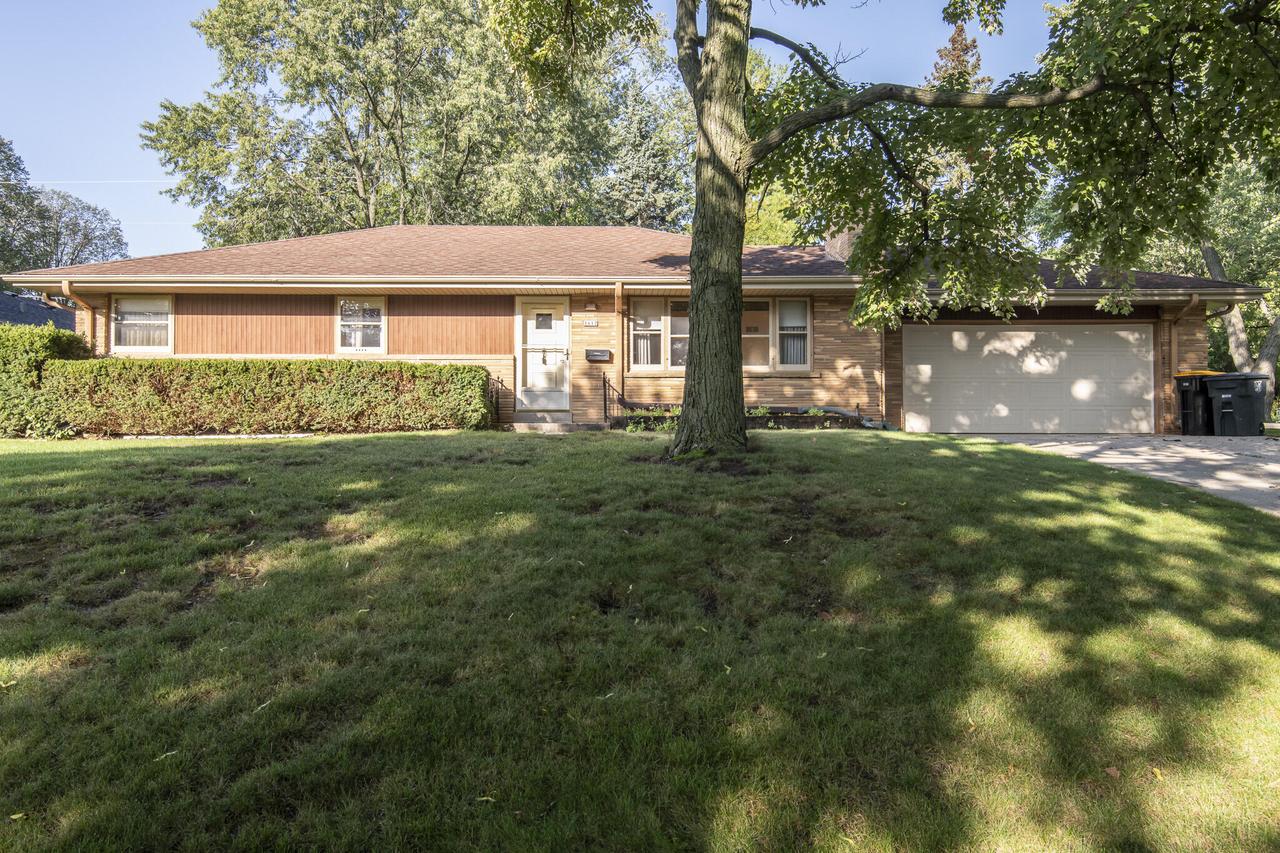 1617 N 118 St, Wauwatosa, WI 53226