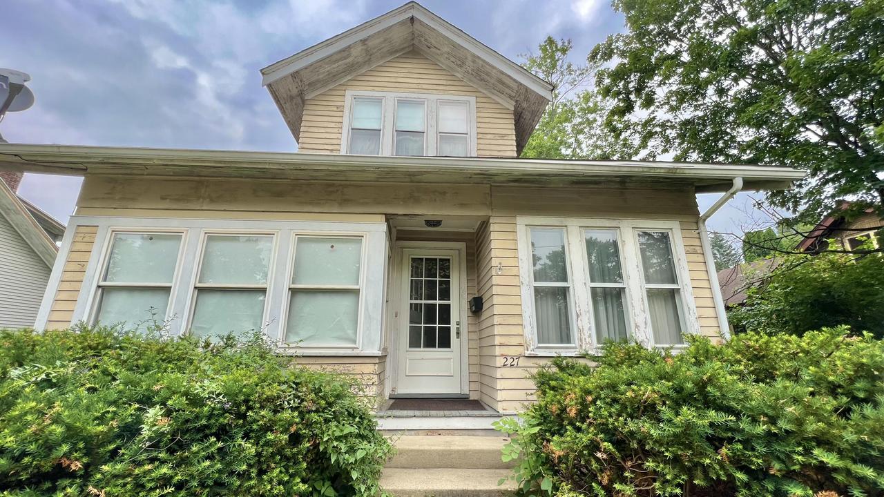 227 S East Ave, Waukesha, WI 53186