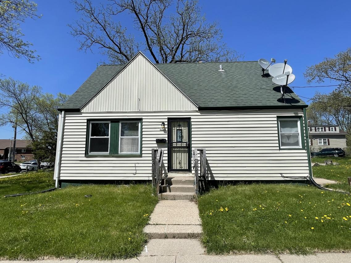 4216 W Sheridan Ave, Milwaukee, WI 53209