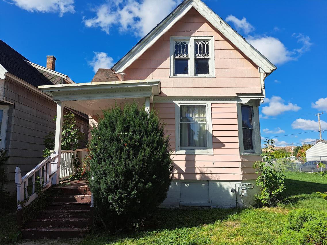 2535 N 28th St, Milwaukee, WI 53210