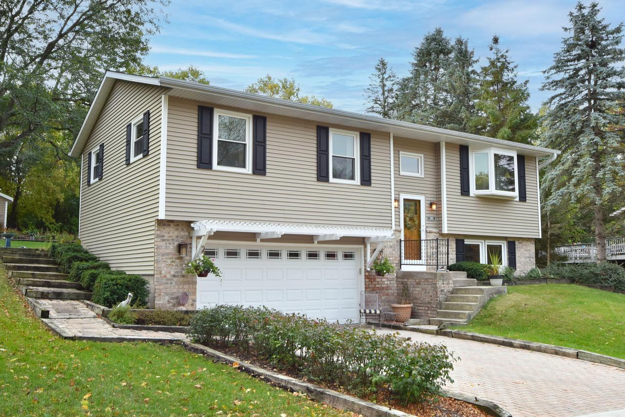 2005 Harris-highland Dr, Waukesha, WI 53188