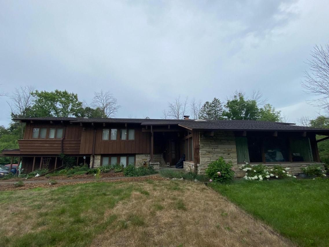 9505 N Pheasant Ln, River Hills, WI 53217