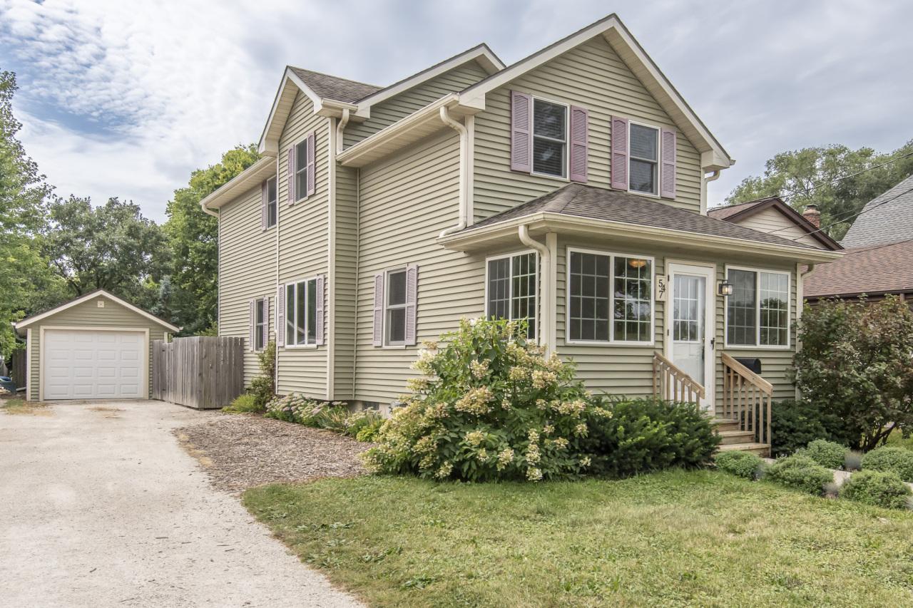 547 Elizabeth St, Waukesha, WI 53186