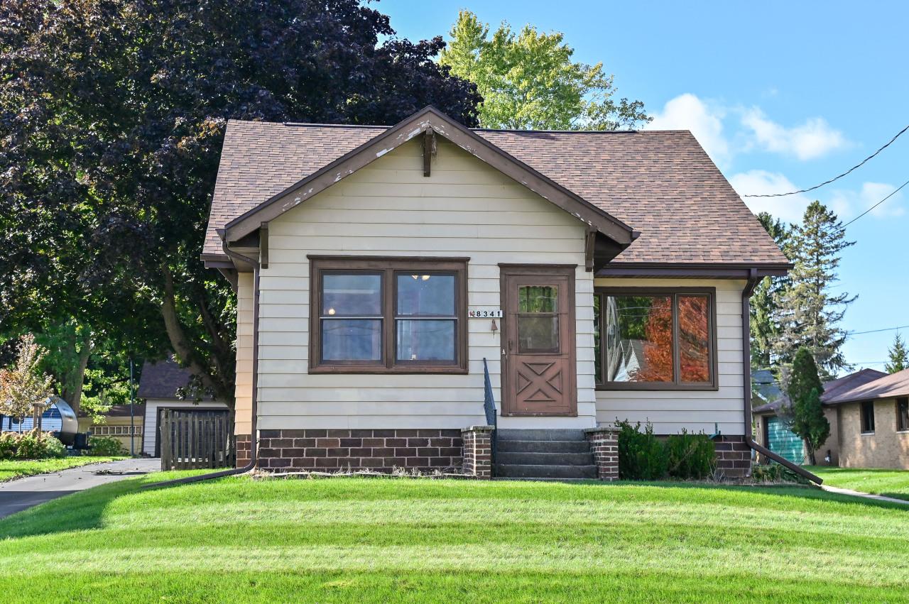 N8341 North St, Ixonia, WI 53036