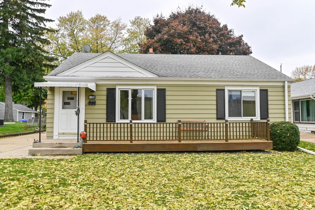 613 N 97th St, Wauwatosa, WI 53226