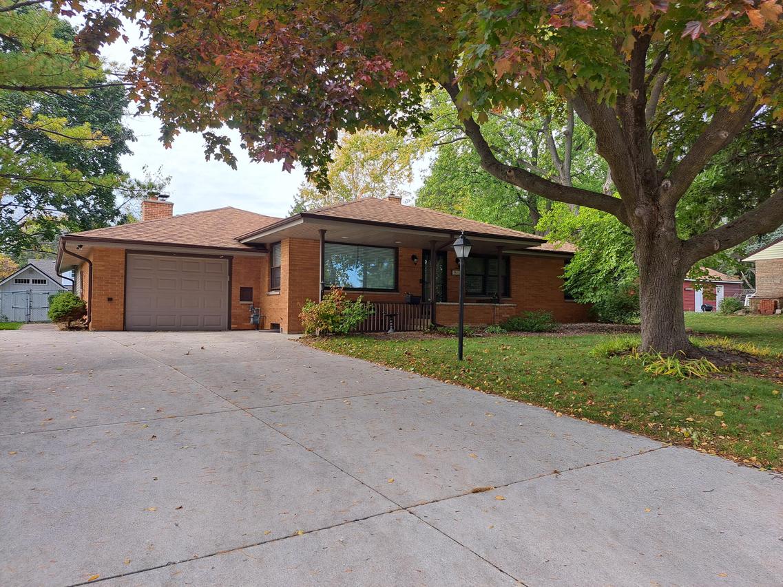 945 13th Ave, Grafton, WI 53024
