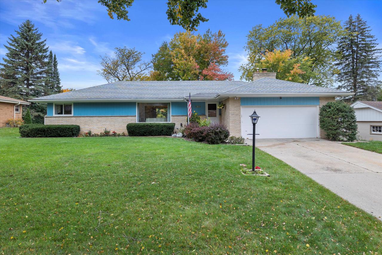 4641 N Delco Ave, Wauwatosa, WI 53225