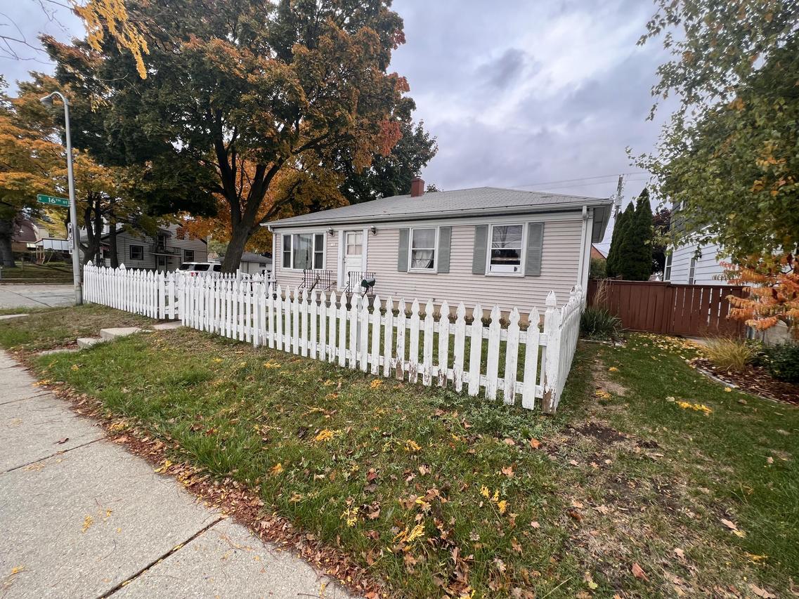 1580 W Howard Ave, Milwaukee, WI 53221