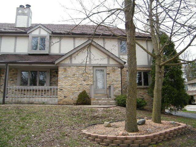 1511 Camden Ct #D, Waukesha, WI 53186