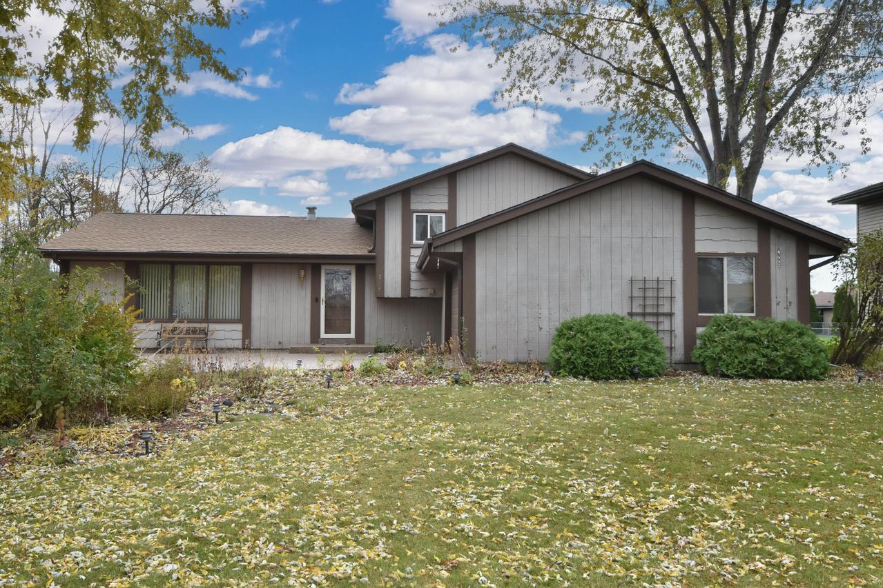 2005 Autumn Dr, Caledonia, WI 53402