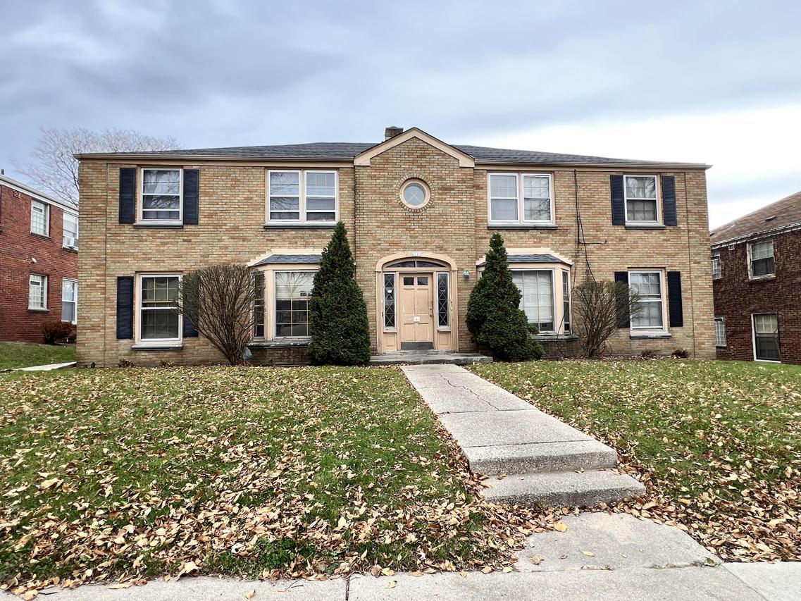 6525 W Center St, Wauwatosa, WI 53210