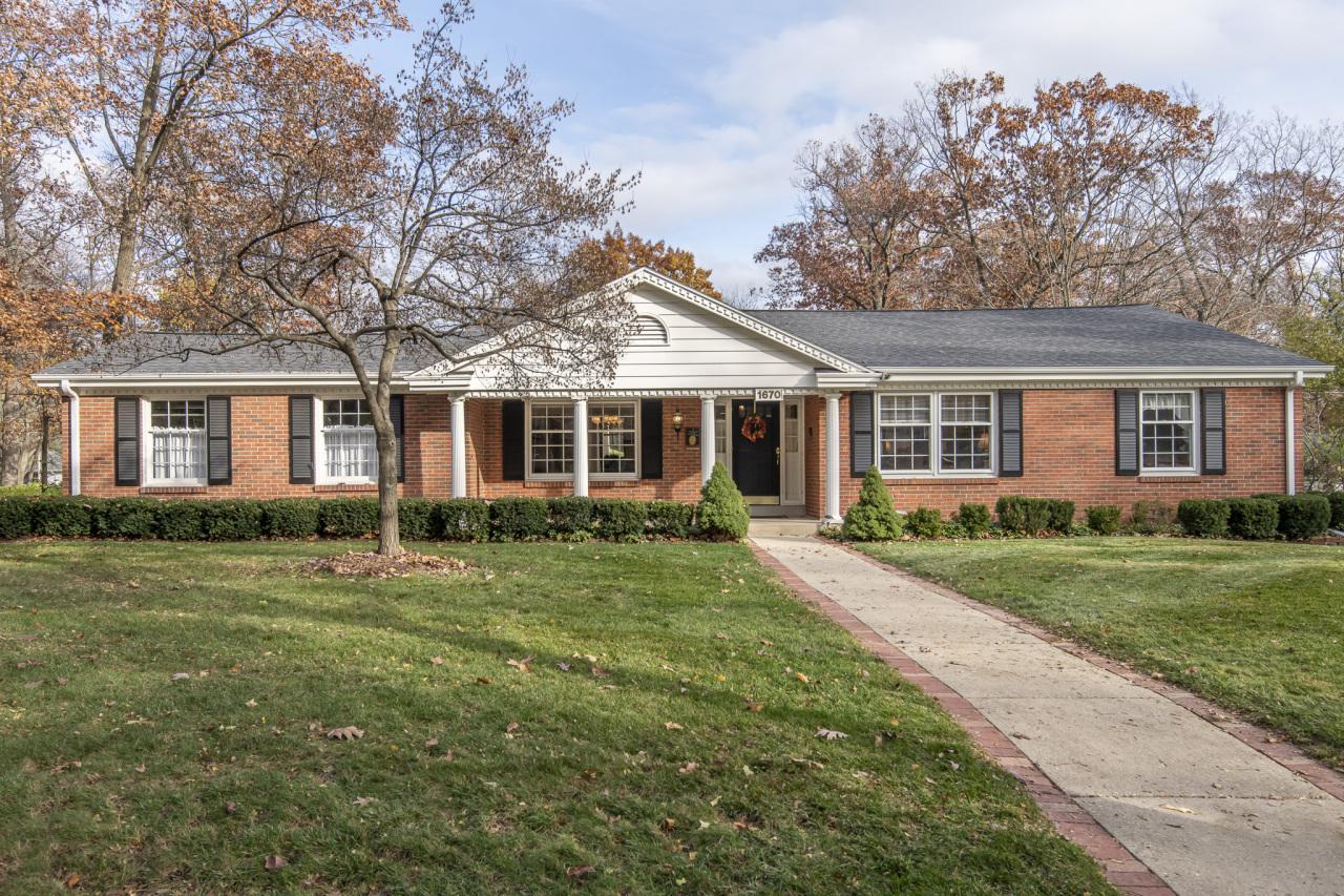 1670 N 123rd St, Wauwatosa, WI 53226