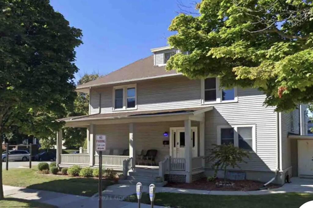 706 N 9th St, Sheboygan, WI 53081
