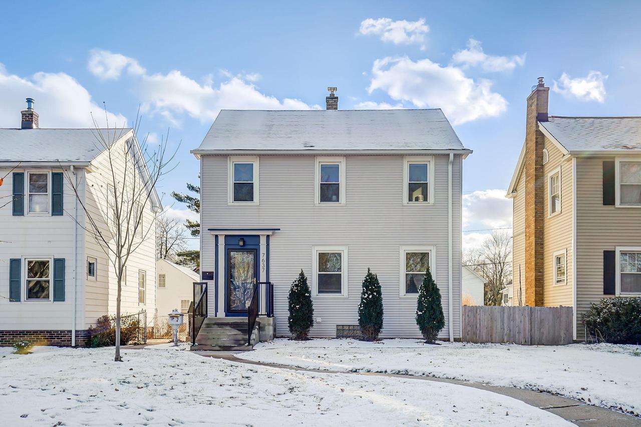 7637 W Hadley St, Milwaukee, WI 53222