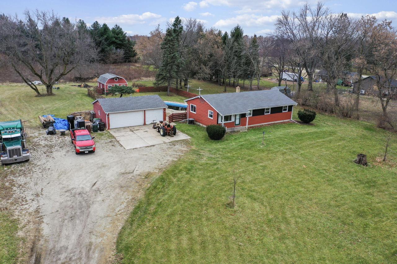 6815 6 Mile Rd, Caledonia, WI 53402