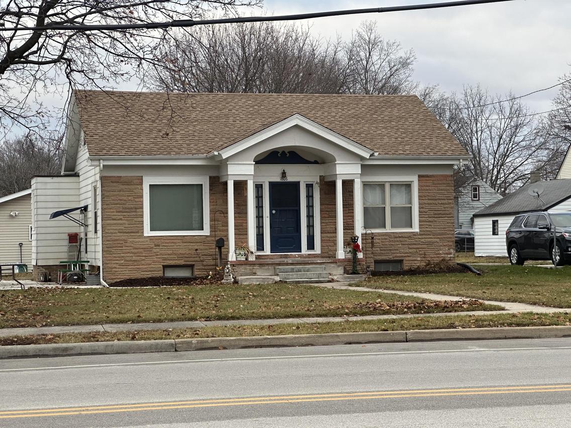 1808 Summit Ave, Waukesha, WI 53188