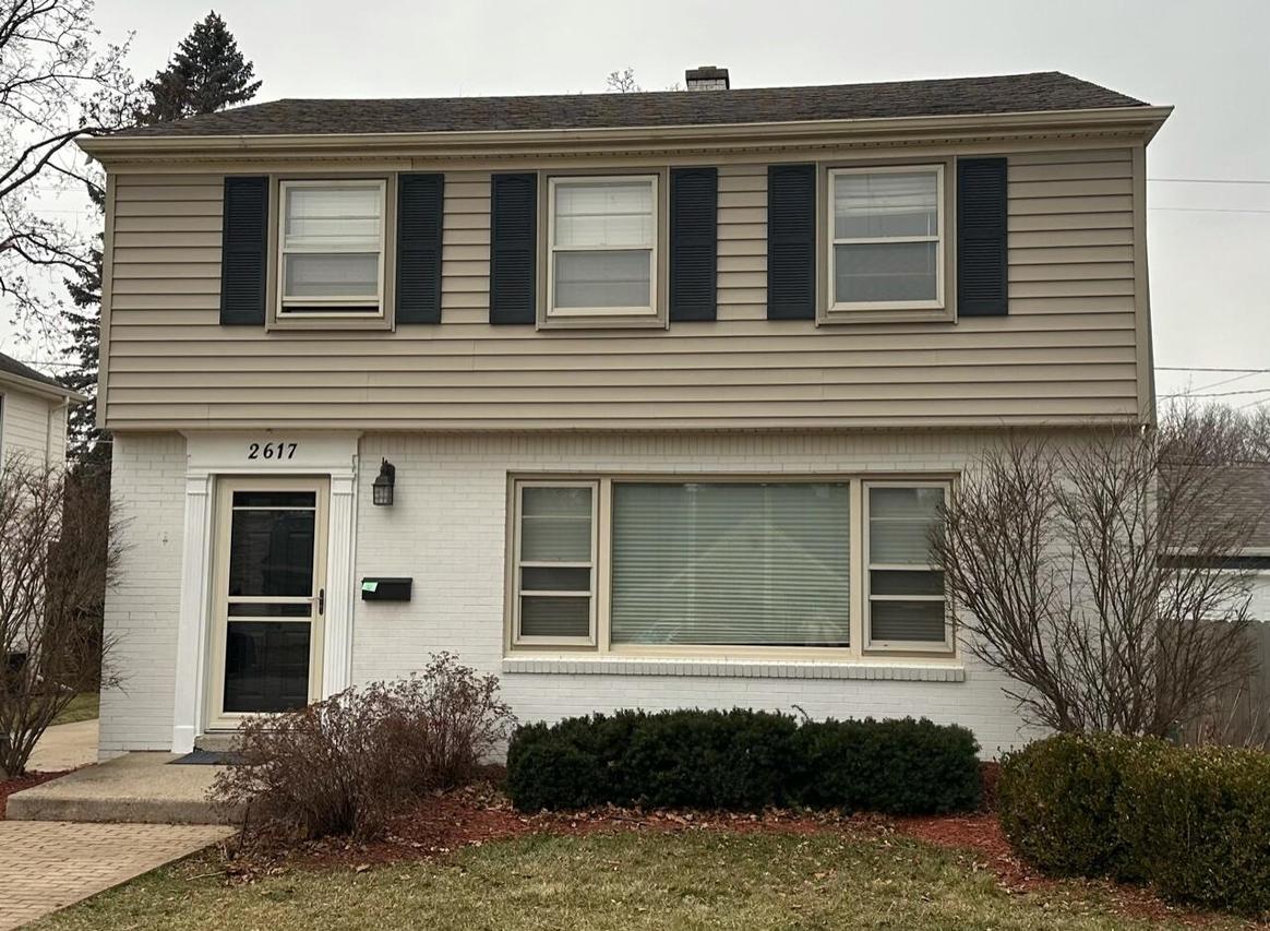 2617 N 96th St, Wauwatosa, WI 53226