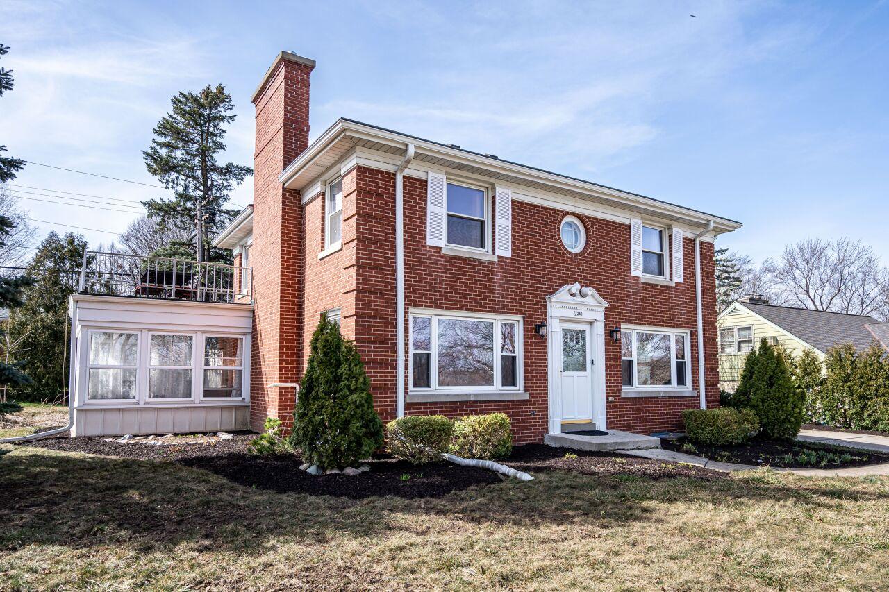 3261 N Knoll Ter, Wauwatosa, WI 53222