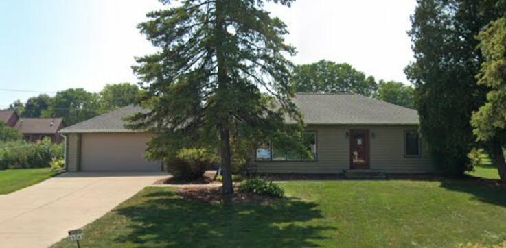 W262S3363 Ridge Rd, Waukesha, WI 53189