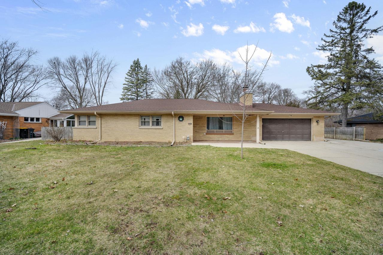 12040 W Walnut Rd, Wauwatosa, WI 53226