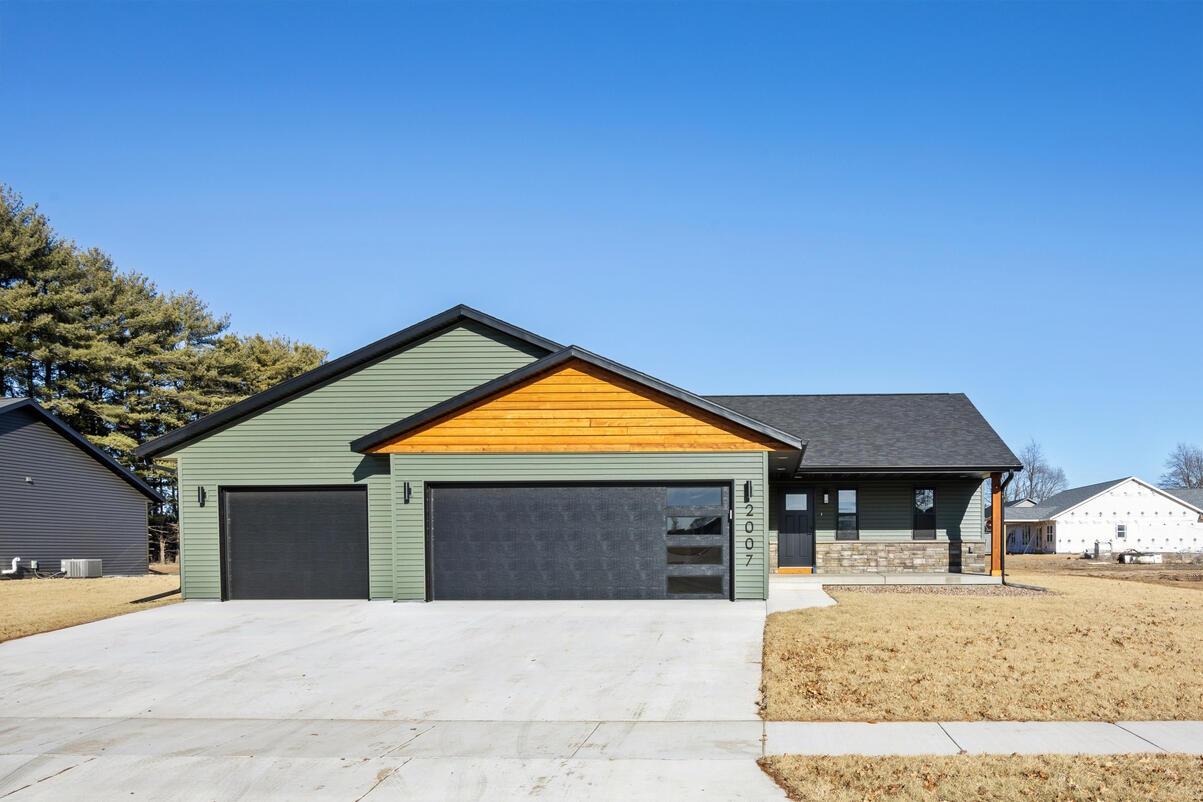 2007 Golden Gate Way, Holmen, WI 54636