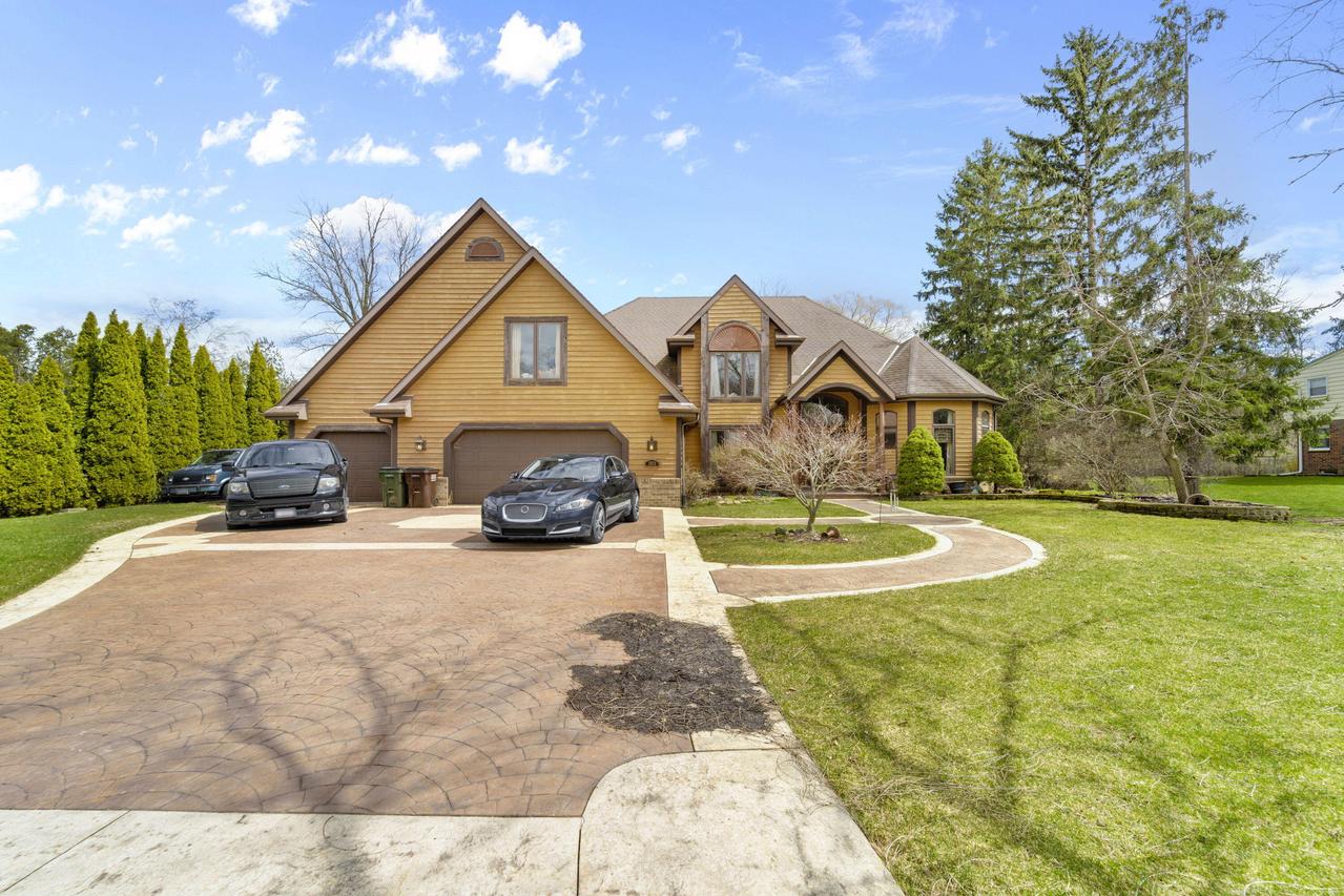 2312 S Brookland Rd, New Berlin, WI 53151
